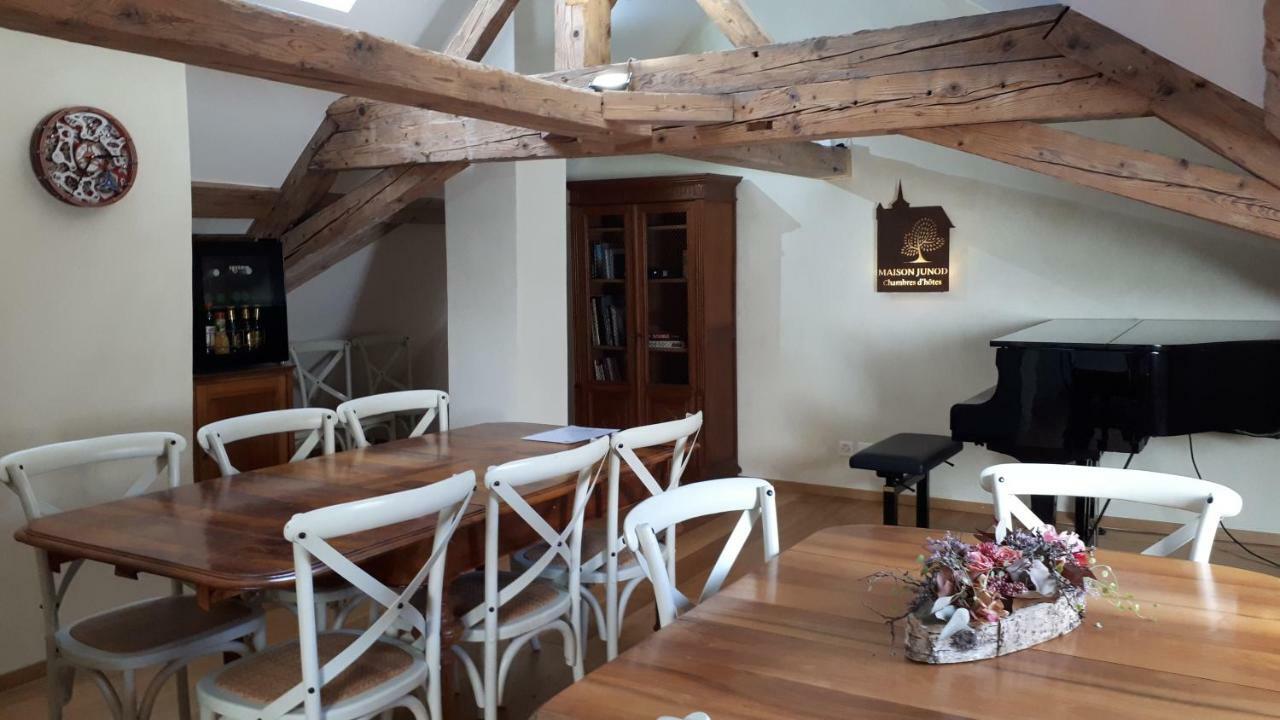 Maison Junod Romainmotier Exteriör bild